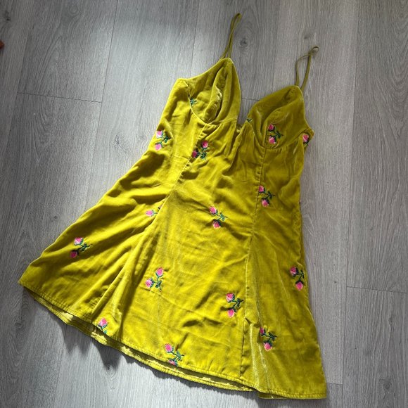 Urban Outfitters Ginger Velvet Embroidered Mini Dress - Picture 4 of 6
